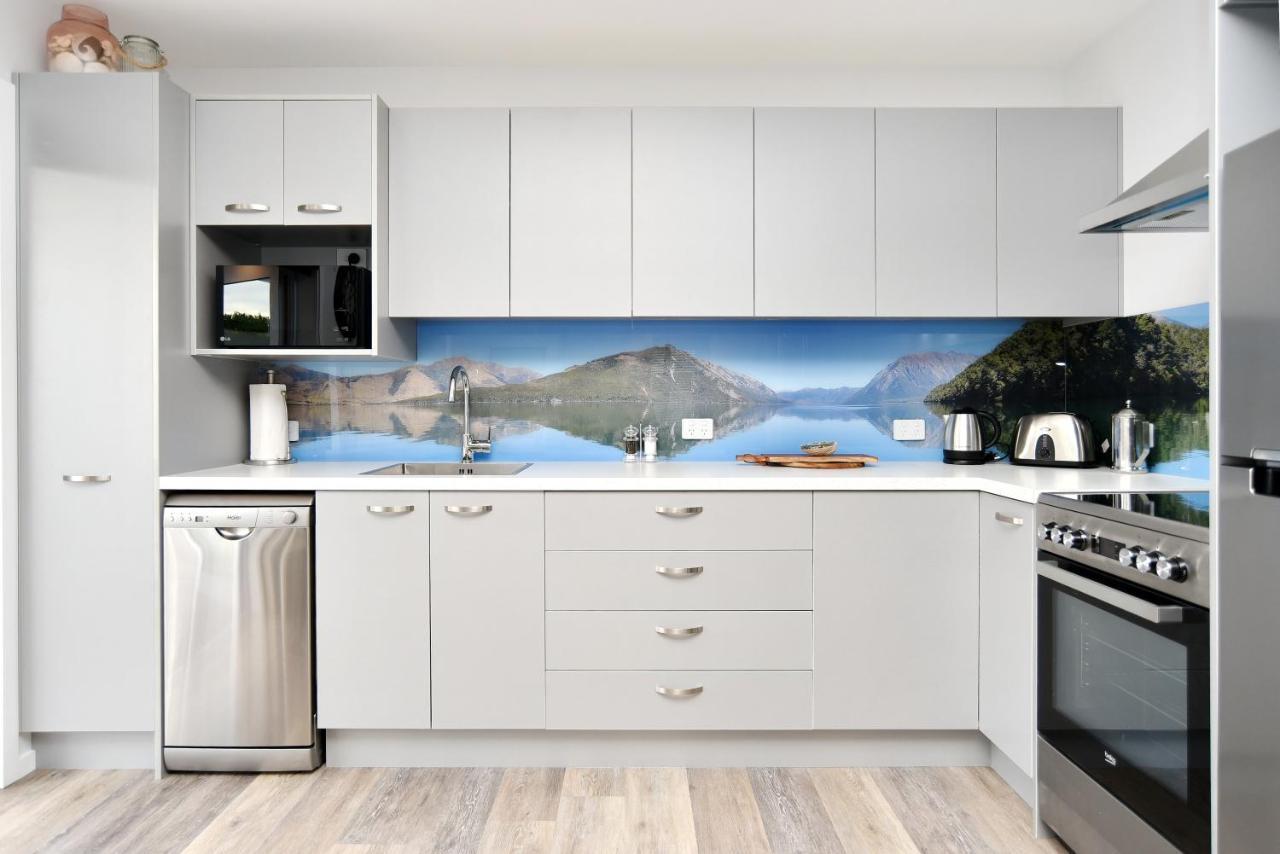 Brockworth Place - Christchurch Holiday Homes Экстерьер фото