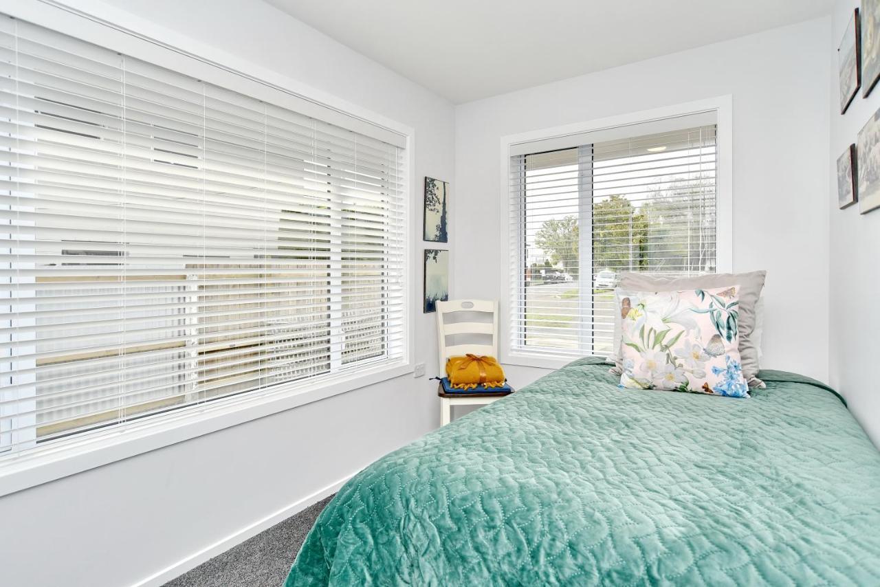 Brockworth Place - Christchurch Holiday Homes Экстерьер фото